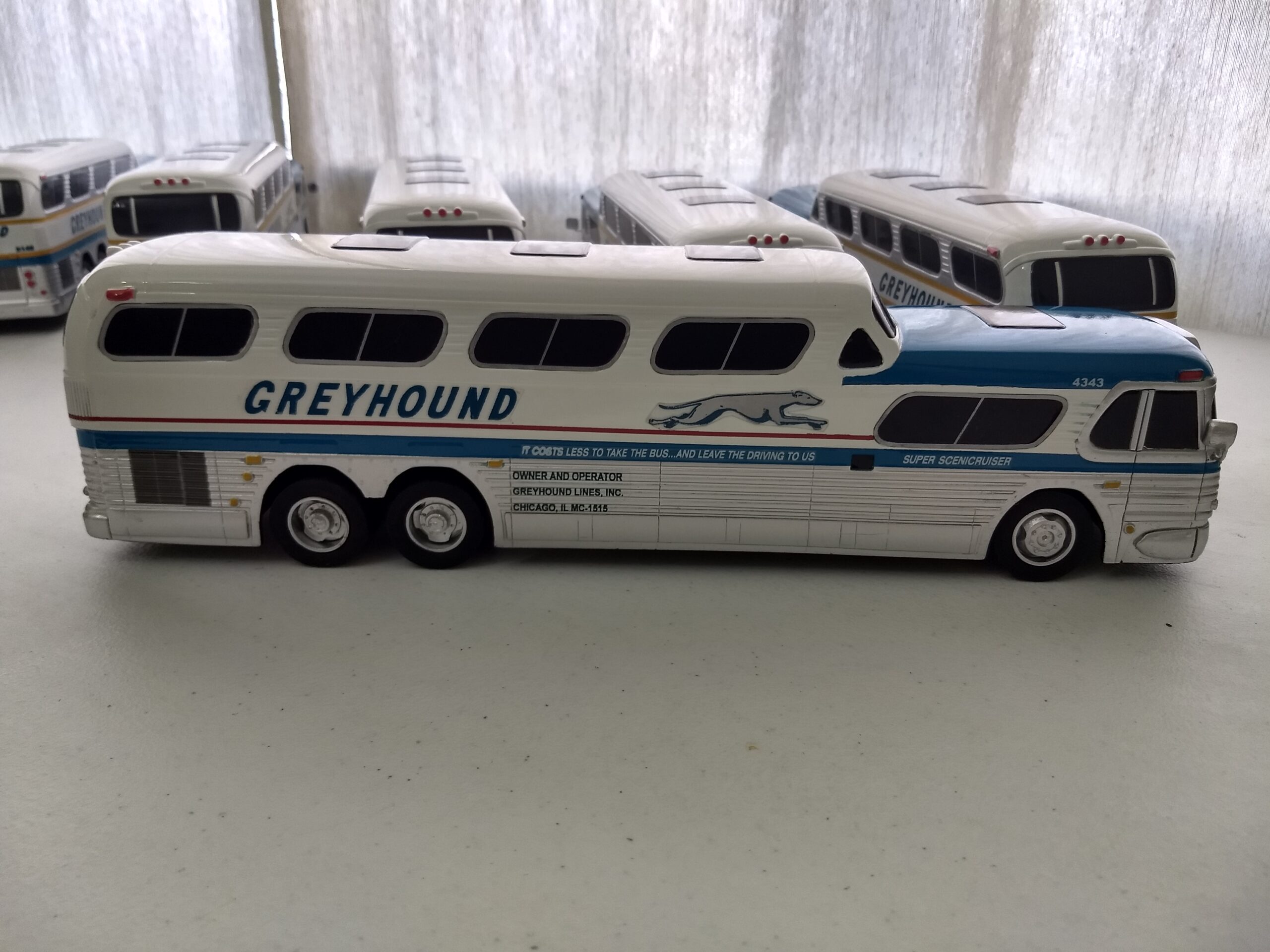 GM PD4501 SCENICRUISER - Imagem 16