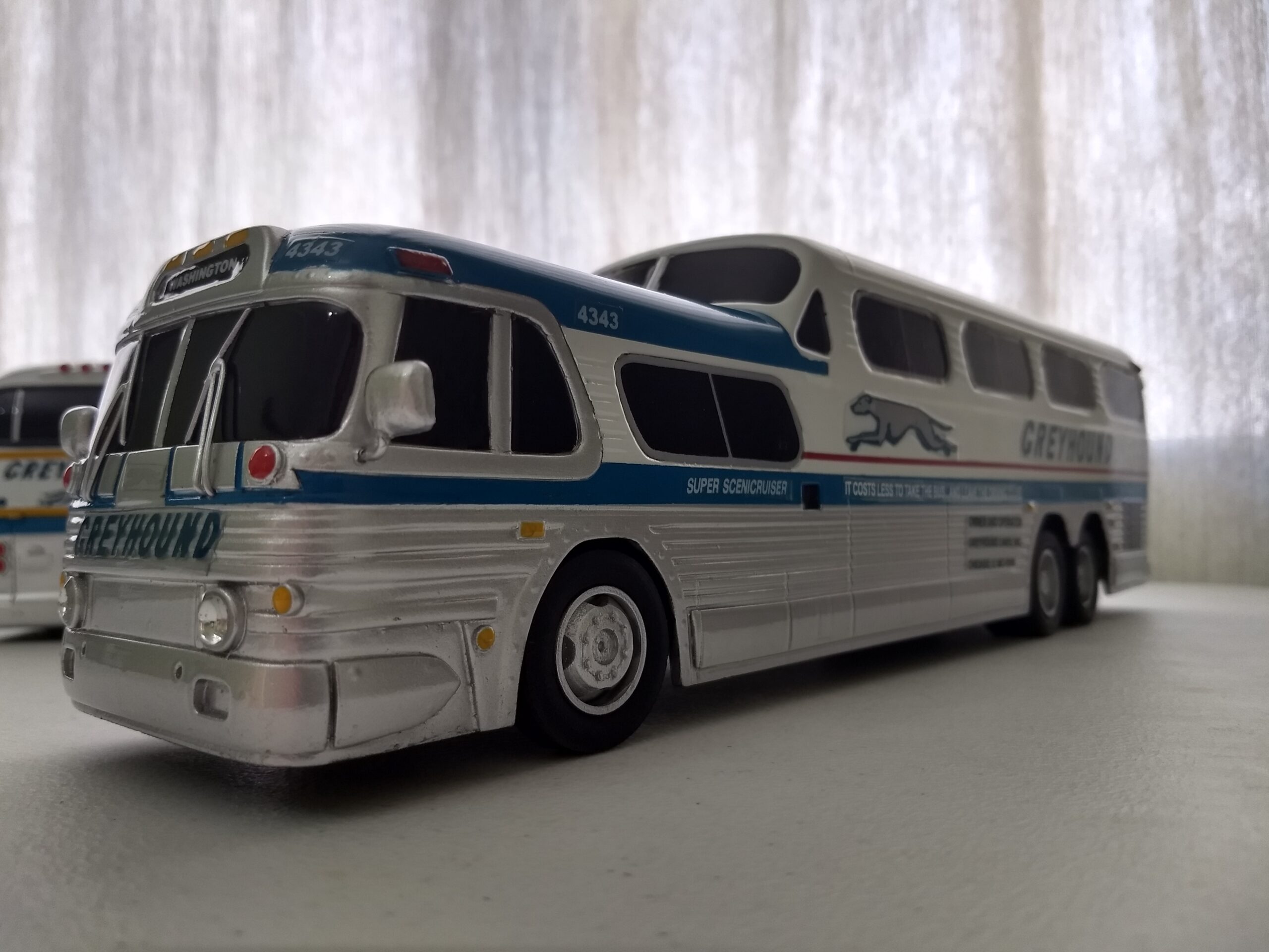 GM PD4501 SCENICRUISER - Imagem 18