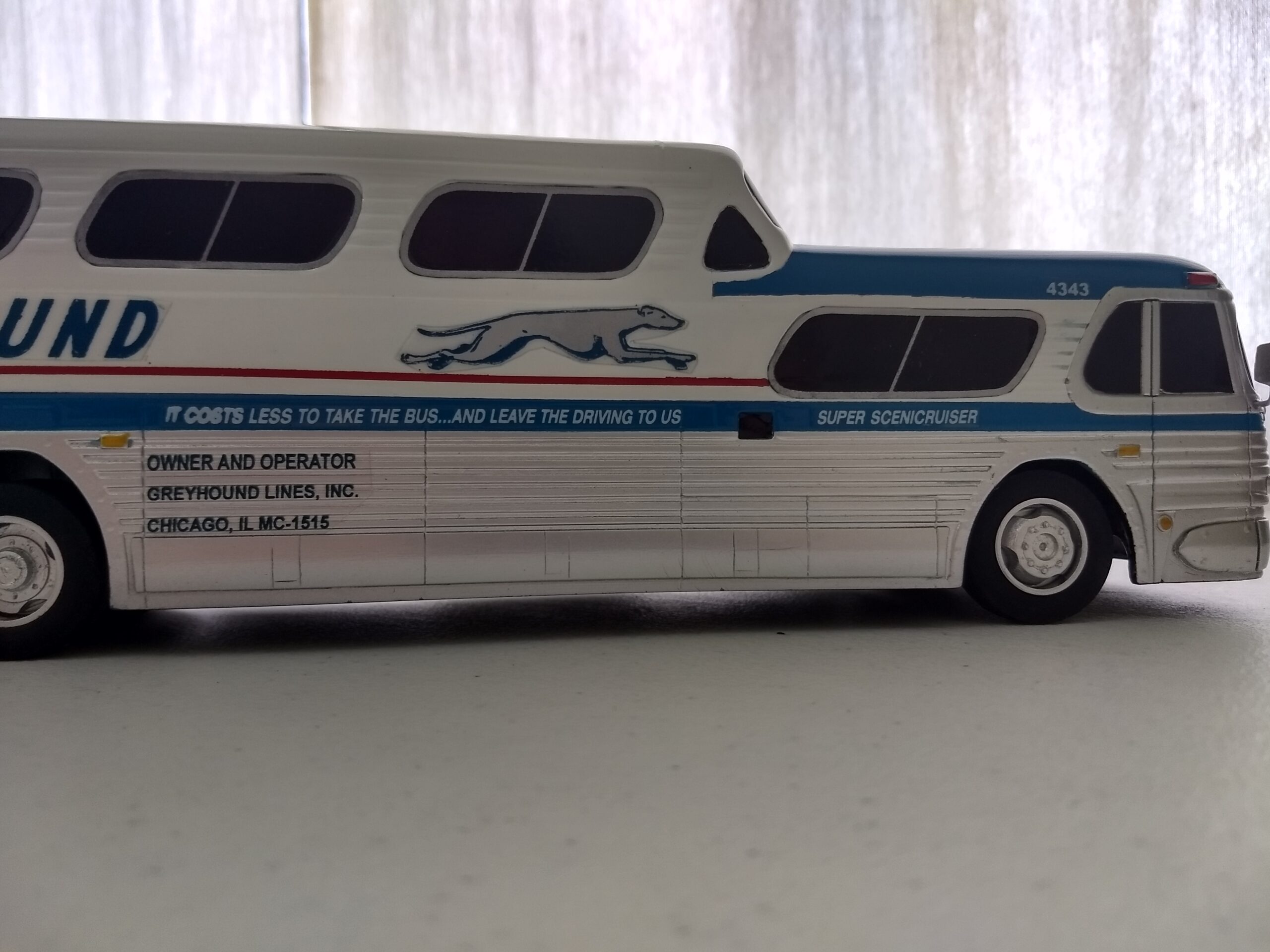GM PD4501 SCENICRUISER - Imagem 21