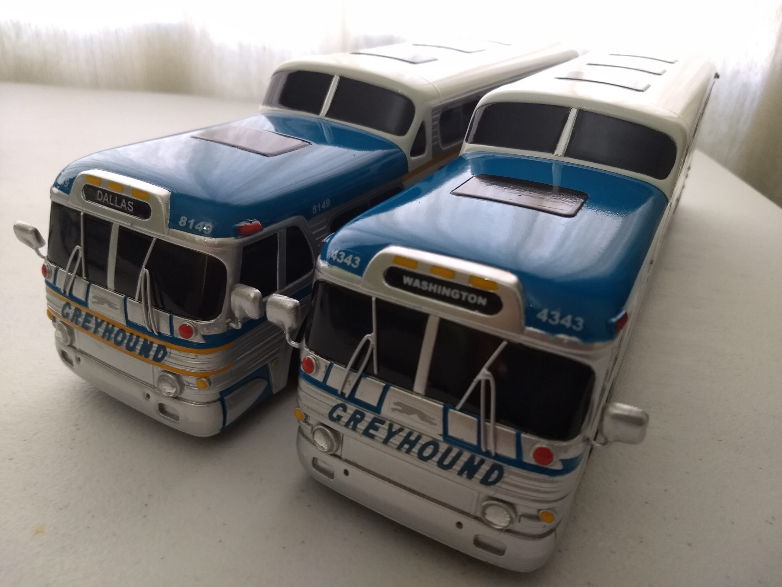 GM PD4501 SCENICRUISER - Imagem 24