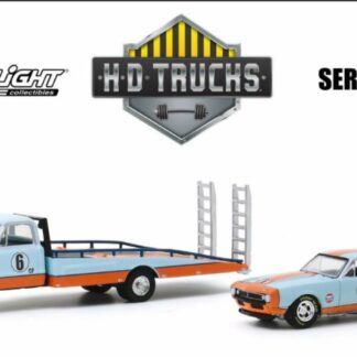 Chevrolet 1967 C-30 Ramp Truck & 1967 Chevrolet Camaro - Escala 1/64